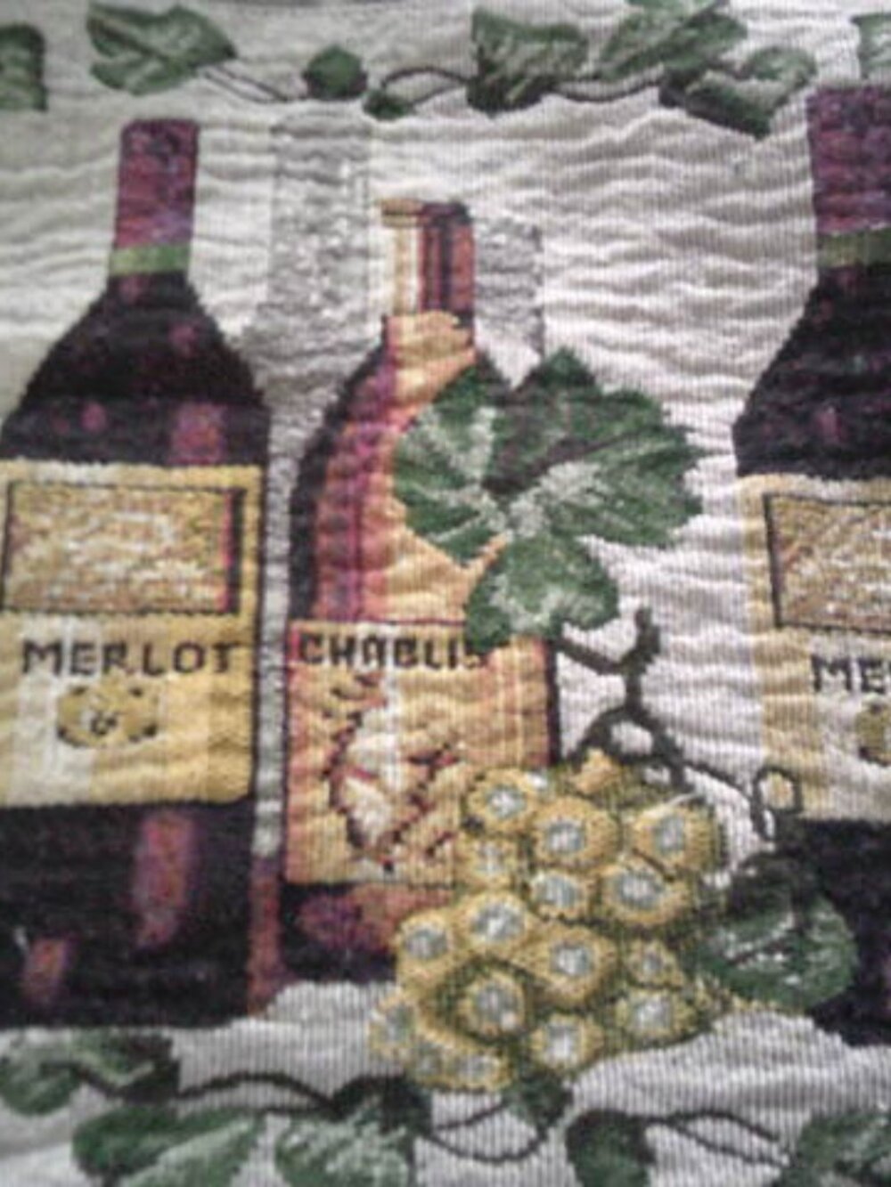 BETTER HOMES & GARDEN 4 PLACEMATS WOVEN EMBROIDERED WINE BOTTLES MERLOT DESIGN